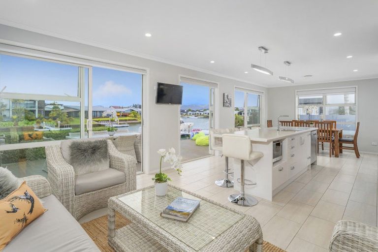 Photo of property in 17 Mermaid Place, Whitianga, 3510