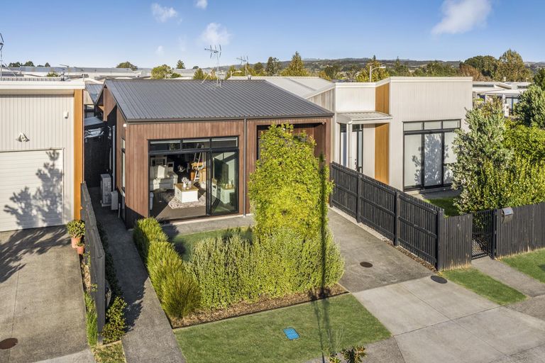 Photo of property in 15 Liberation Road, Papakura, 2110