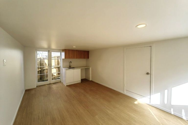 Photo of property in 11 Cypress Place, Sunnynook, Auckland, 0620