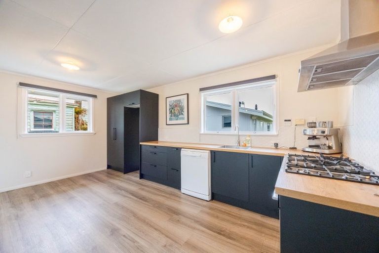 Photo of property in 16 Williams Street, Otane, 4202