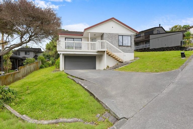 Photo of property in 18 Van Dyke Place, West Harbour, Auckland, 0618
