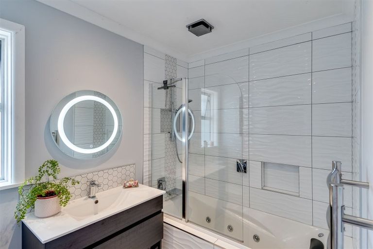 Photo of property in 27 Meeanee Road, Taradale, Napier, 4112