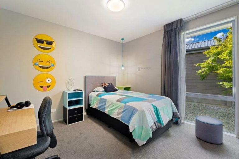 Photo of property in 12 Edgewood Place, Wanaka, 9305