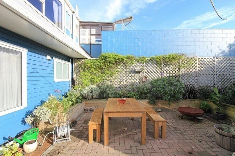 Photo of property in 30f4 Lyall Parade, Lyall Bay, Wellington, 6022