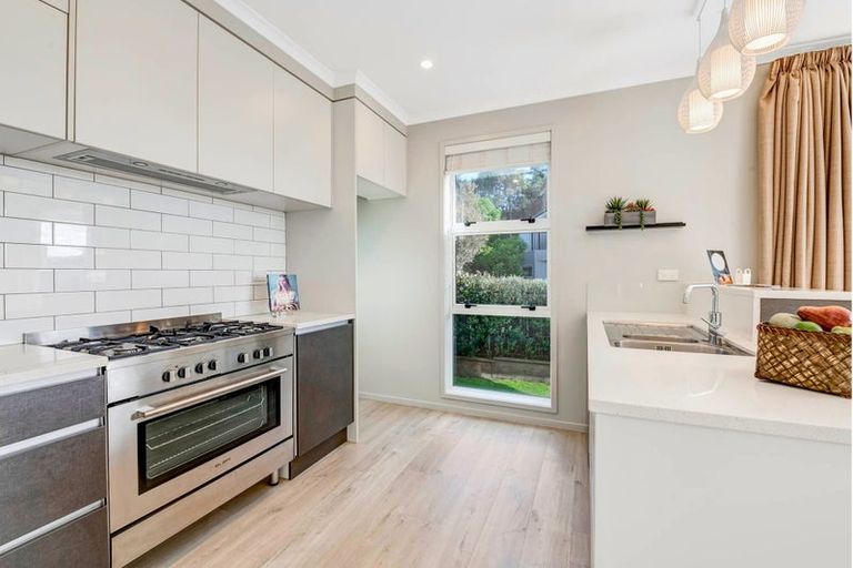 Photo of property in 63a Walton Street, Red Beach, 0932