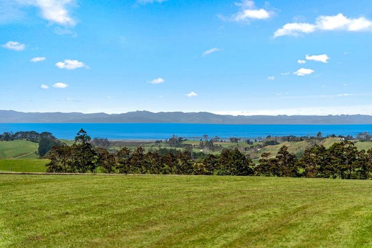 Photo of property in 107 Fuller Road, South Head, Helensville, 0874
