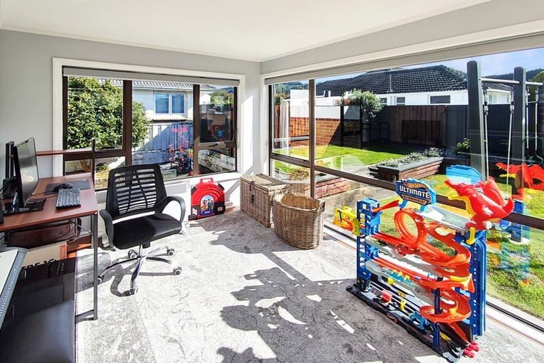 Photo of property in 77 Fraser Crescent, Elderslea, Upper Hutt, 5018