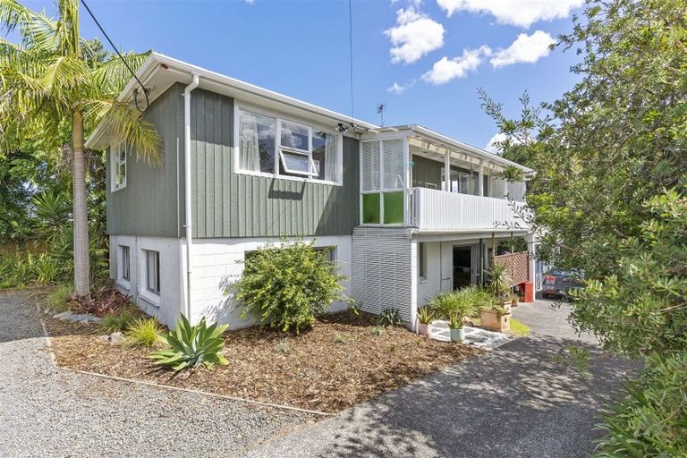 Photo of property in 1/3 Salem Place, Torbay, Auckland, 0630