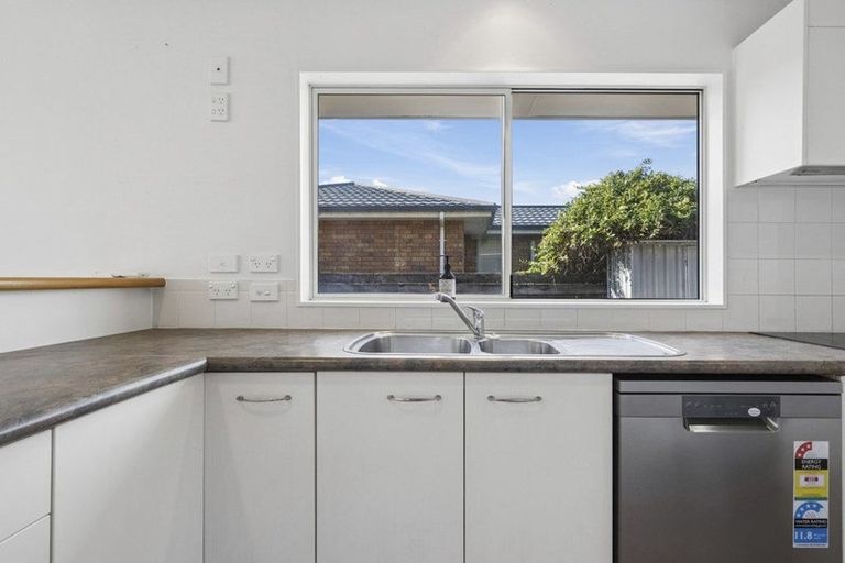 Photo of property in 5 Adrian Grove, Waikanae Beach, Waikanae, 5036