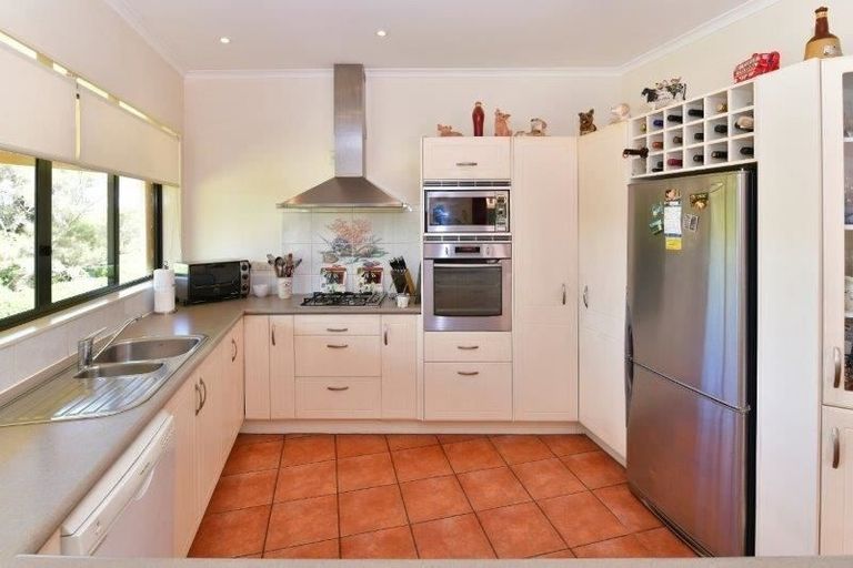 Photo of property in 744 Peak Road, Helensville, 0875