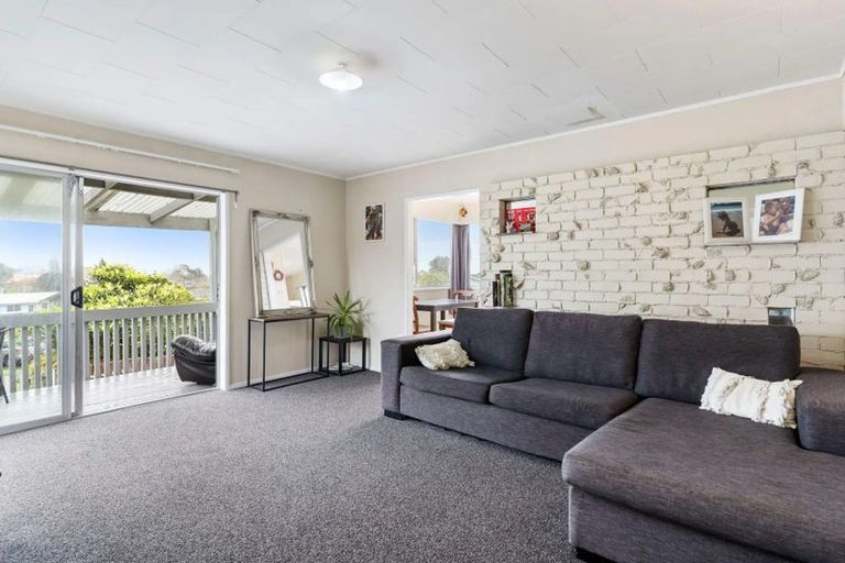 Photo of property in 14 Waari Avenue, Sunnyvale, Auckland, 0612