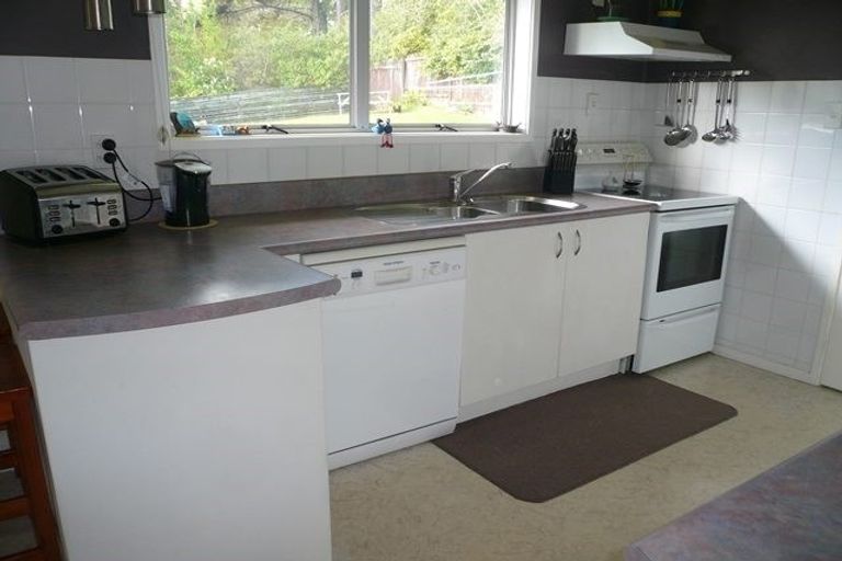 Photo of property in 22 Staincross Street, Green Bay, Auckland, 0604