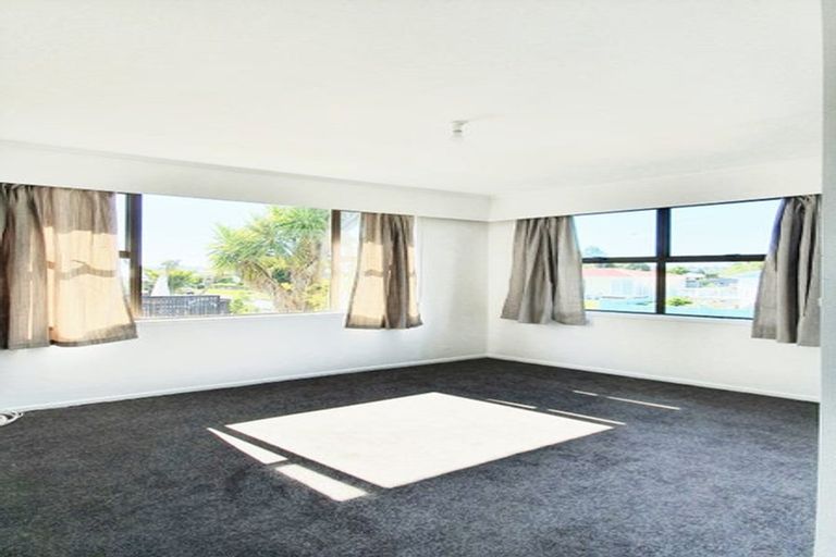 Photo of property in 19 Glen Norman Avenue, Henderson, Auckland, 0610