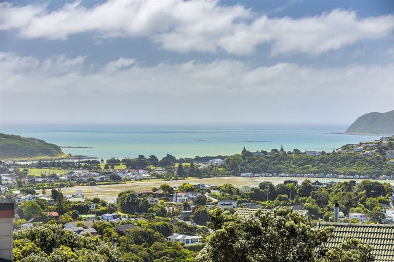 Photo of property in 22 Mercury Way, Whitby, Porirua, 5024