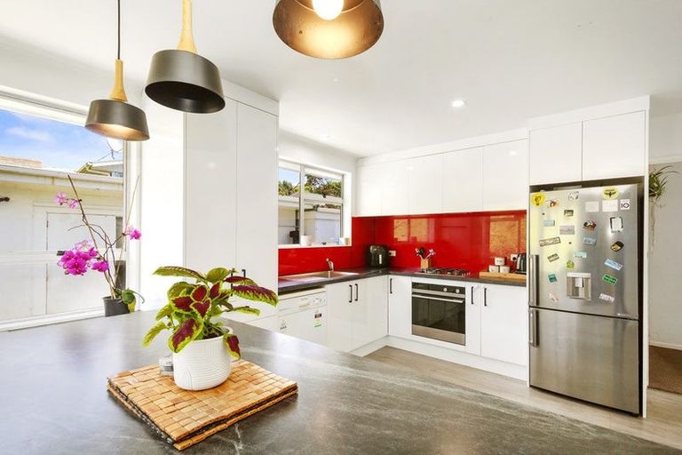 Photo of property in 17 Nassau Avenue, Grenada North, Wellington, 5028