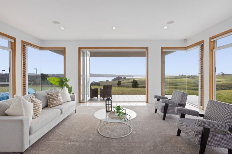 Photo of property in 189 Vaughans Road, Okura, Albany, 0792