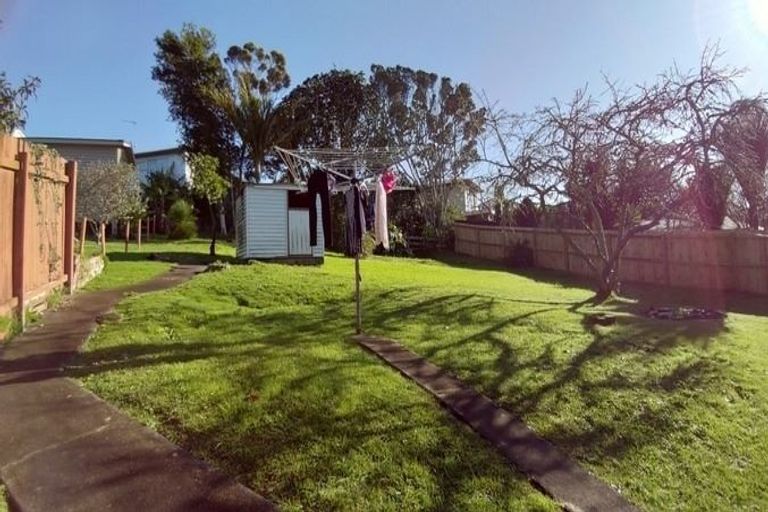 Photo of property in 33 Lingfield Street, Glenfield, Auckland, 0629