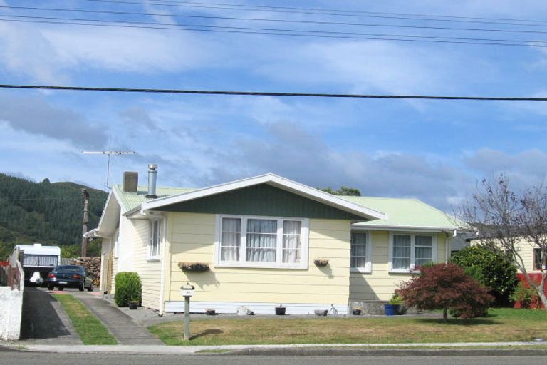 Photo of property in 77 Miro Street, Trentham, Upper Hutt, 5018