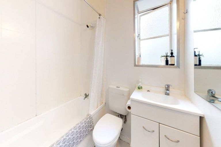 Photo of property in Hamilton Flats, 9u7 Hawker Street, Mount Victoria, Wellington, 6011