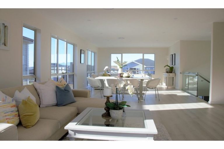 Photo of property in 98 Godfrey Drive, Orewa, 0931