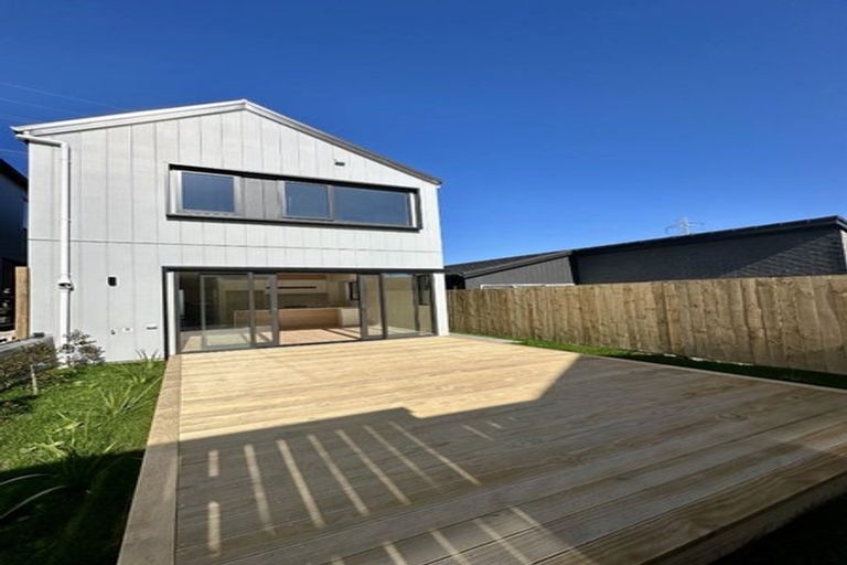 Photo of property in 32 Papai Lane, Massey, 0614