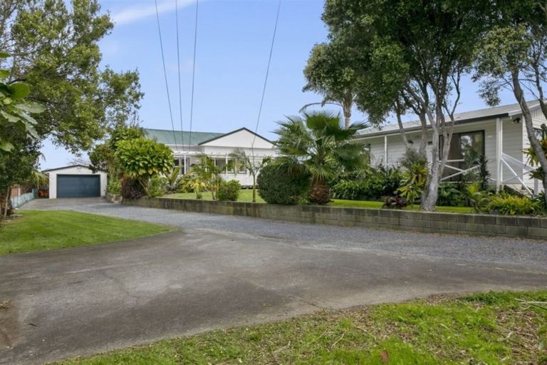 Photo of property in 82 Taikata Road, Te Atatu Peninsula, Auckland, 0610