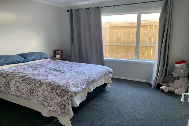 Photo of property in 32 Grovedale Square, Wainuiomata, Lower Hutt, 5014