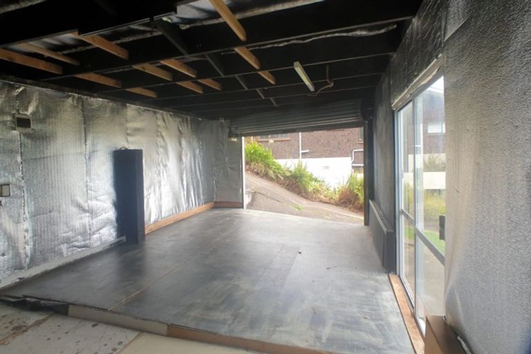 Photo of property in 60 Rewarewa Road, Te Atatu Peninsula, Auckland, 0610