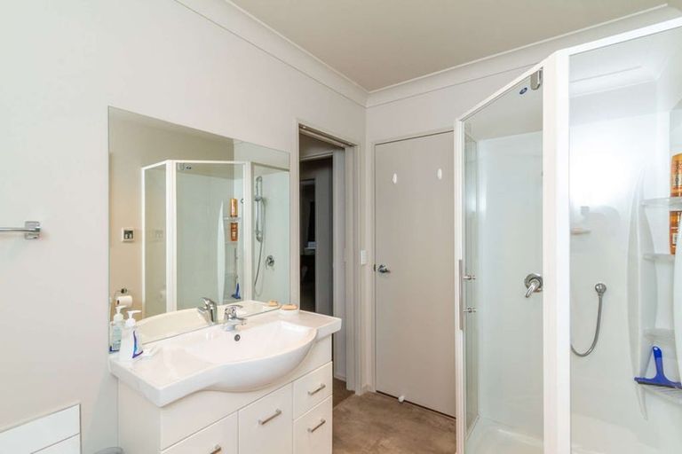 Photo of property in 32 Speldhurst Grove, Stokes Valley, Lower Hutt, 5019