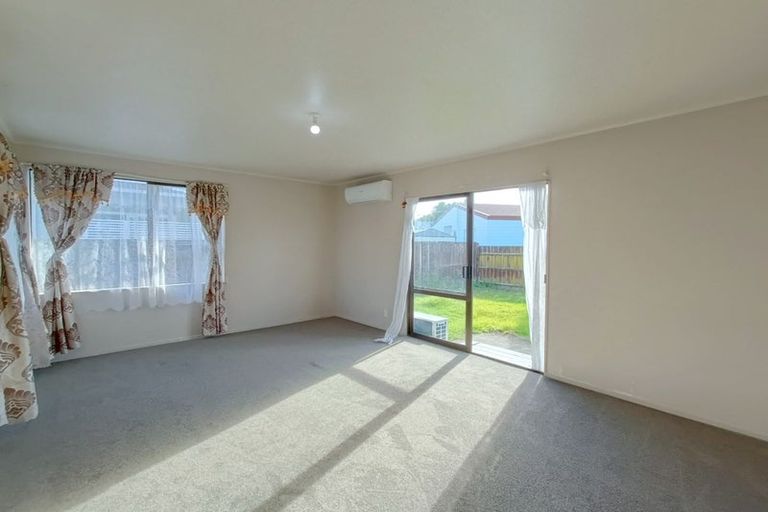 Photo of property in 2/15 Trimdon Street, Randwick Park, Auckland, 2105