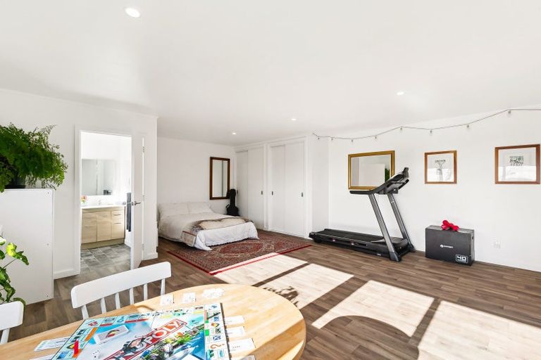 Photo of property in 9 Balmain Street, Newlands, Wellington, 6037