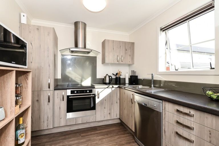 Photo of property in 27 Chiefs Court, Hamilton East, Hamilton, 3216