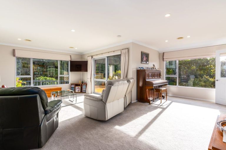 Photo of property in 212 Westchester Drive, Churton Park, Wellington, 6037