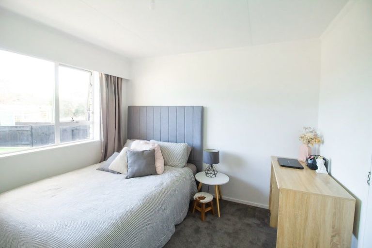 Photo of property in 32 Palliser Place, Milson, Palmerston North, 4414