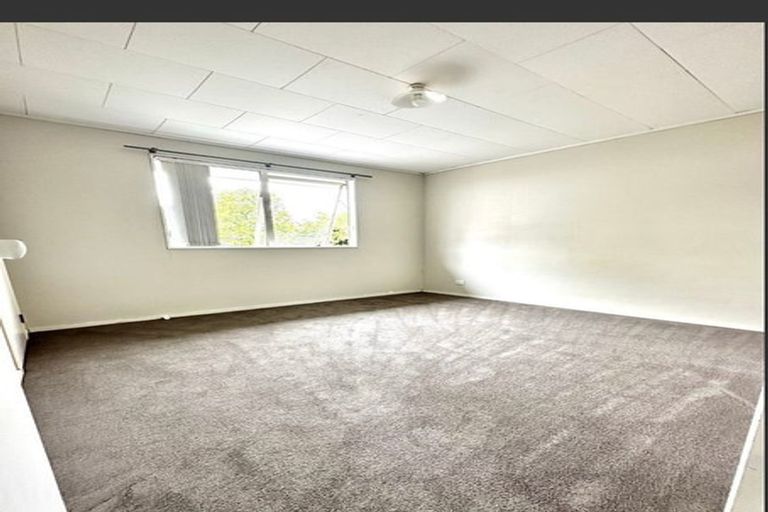 Photo of property in 21 Finn Place, Totara Vale, Auckland, 0629