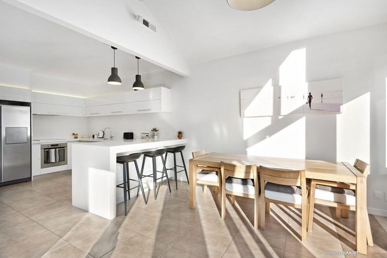 Photo of property in 17 Palm Avenue, Lyall Bay, Wellington, 6022