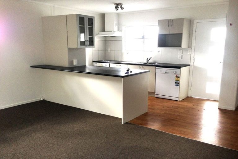 Photo of property in 1/127 Atkinson Road, Titirangi, Auckland, 0604