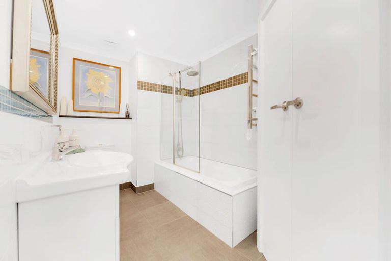 Photo of property in 23 Copperfield Terrace, Mellons Bay, Auckland, 2014