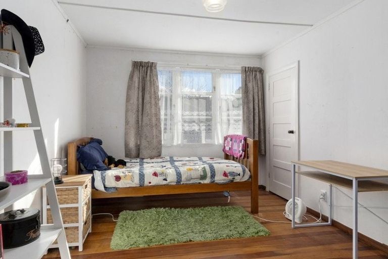 Photo of property in 39 Atiawa Crescent, Waiwhetu, Lower Hutt, 5010