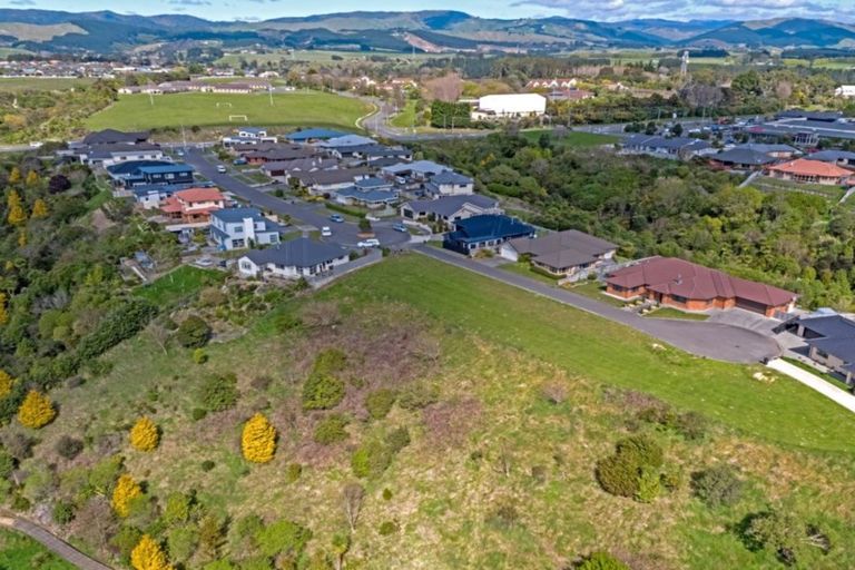 Photo of property in 24 Silkwood Place, Fitzherbert, Palmerston North, 4410