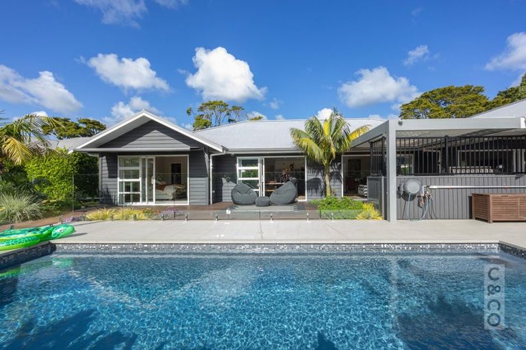 Photo of property in 212 Matua Road, Kumeu, 0810