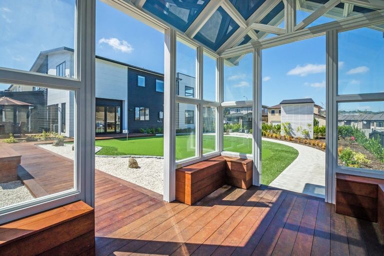Photo of property in 10 Kerrykeel Drive, Flat Bush, Auckland, 2019