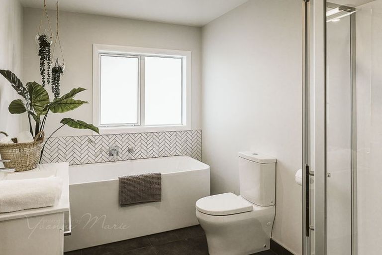 Photo of property in 85 Station Road, Kumeu, 0810