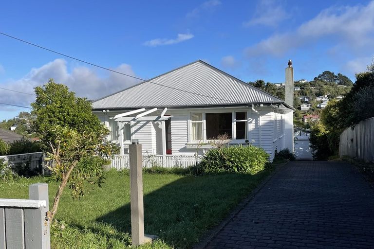 Photo of property in 9 Robert Street, Newlands, Wellington, 6037