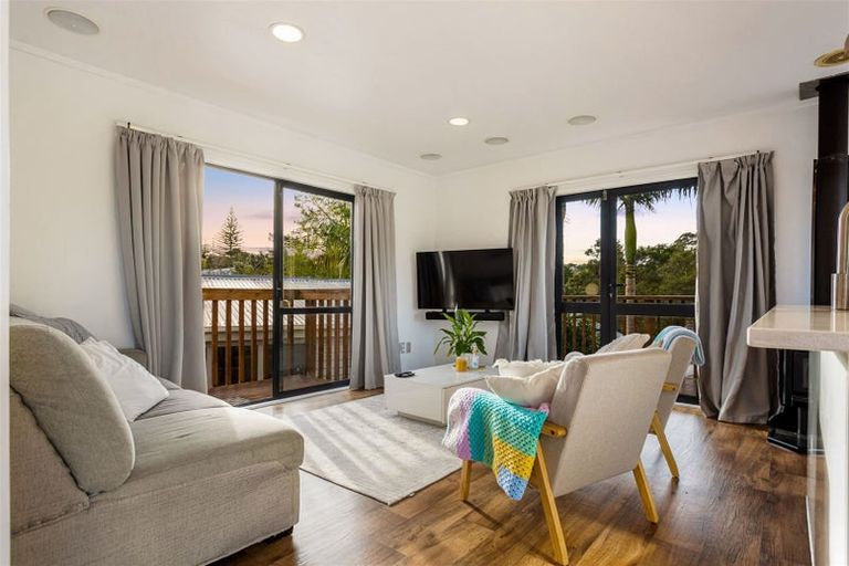 Photo of property in 5 Lowell Place, Massey, Auckland, 0614