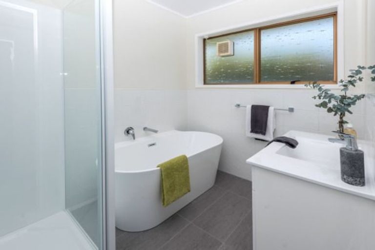 Photo of property in 2/28 Prince Regent Drive, Half Moon Bay, Auckland, 2012