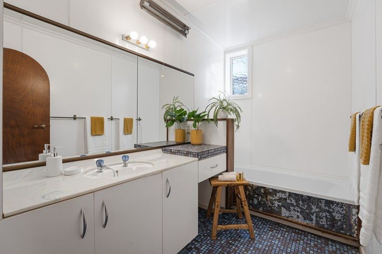 Photo of property in 2 Budleigh Street, Frankleigh Park, New Plymouth, 4310