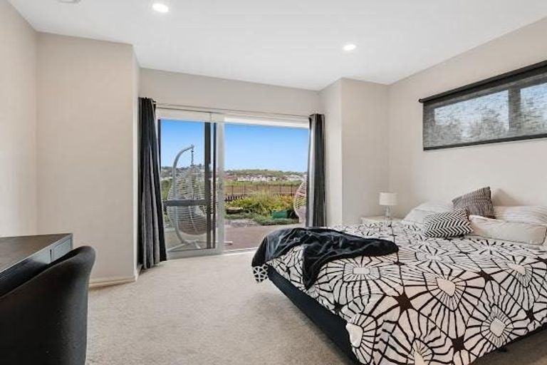 Photo of property in 140 Arran Point Parade, Orewa, 0931