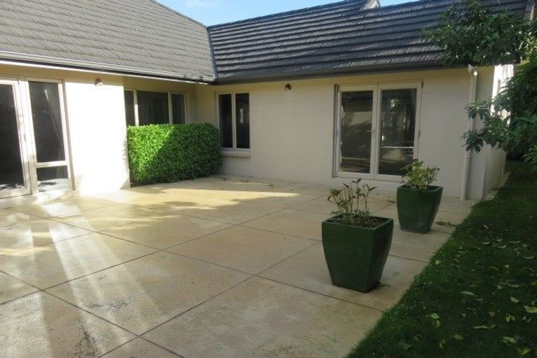 Photo of property in 2 Oldfield Court, Huntington, Hamilton, 3210