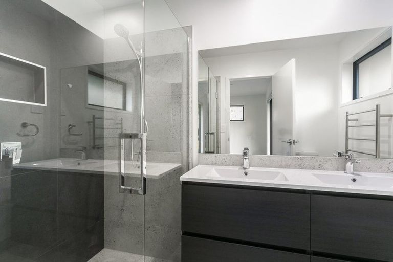 Photo of property in 5 Maraeariki Avenue, Orewa, 0931